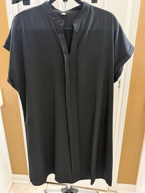 Source Unknown Black Midi Dress with V-Neck Trim